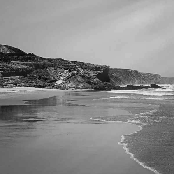 Vue sur la côte de l'océan, destination de voyage et de vacances parfaite — Photo