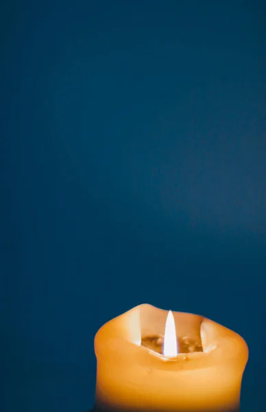 Yellow holiday candle on blue background, luxury branding design — Stock Photo, Image