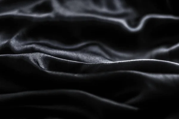 Luxusní černá jemná hedvábná textura plochého pozadí, dovolená — Stock fotografie