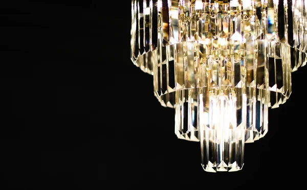 Lustre de luxo com vidro de cristal, design de interiores e casa d — Fotografia de Stock