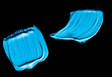 Siyah arka planda izole boya fırçası kontur dokusu