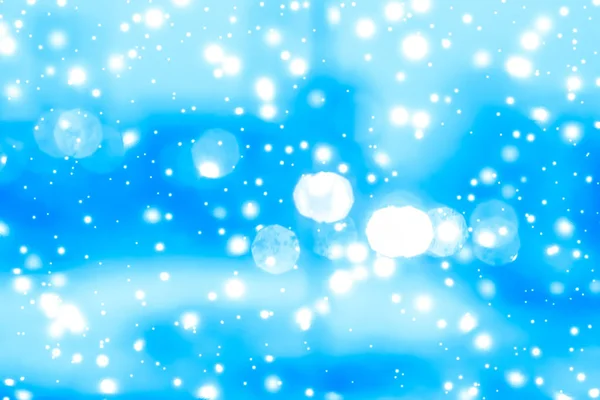 冬の休日の抽象的な背景、輝く雪と魔法の火花 — ストック写真