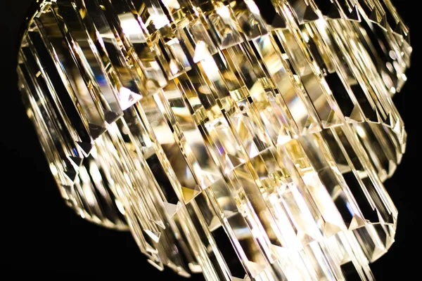 Lustre de luxo com vidro de cristal, design de interiores e casa d — Fotografia de Stock