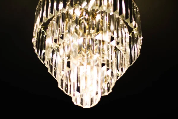 Lustre de luxe avec verre cristal, design d'intérieur et maison d — Photo