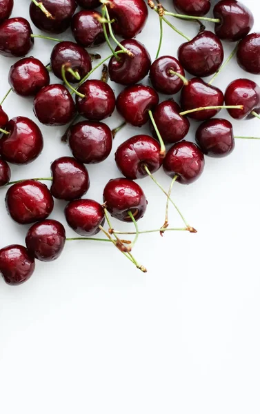 Cerejas doces frescas, suculentas bagas de cereja sobremesa de frutas como curar — Fotografia de Stock