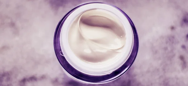 Crema viso giorno perla crema idratante per la pelle, cosmetici di lusso per la pelle — Foto Stock
