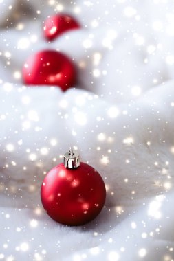 Kar glitter ile kabarık kürk kırmızı Noel baubles, lüks wi