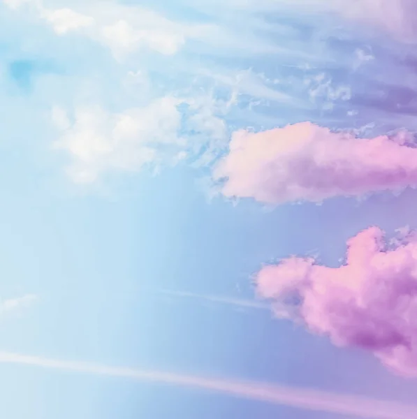 Verträumter surrealer Himmel als abstrakte Kunst, Fantasie Pastellfarben im Hintergrund — Stockfoto