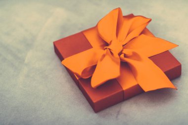 İpek şerit ve yay ile Vintage lüks tatil turuncu hediye kutusu,