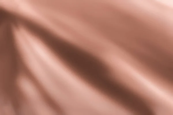 Fondo de arte abstracto beige, textura de seda y líneas de onda en mo — Foto de Stock