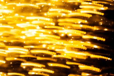 Göz kamaştırıcı altın, pırıl pırıl, lüks tatil geçmişi.