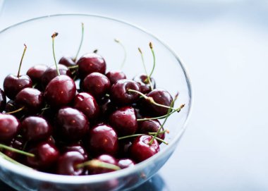 Taze tatlı kiraz, sulu kiraz meyveleri meyve tatlı olarak iyileşmek