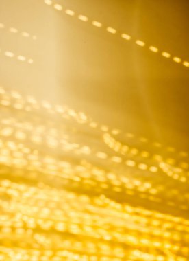 Göz kamaştırıcı altın, pırıl pırıl, lüks tatil geçmişi.