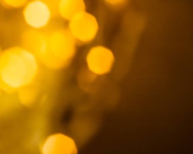 Göz kamaştırıcı altın, pırıl pırıl, lüks tatil geçmişi.