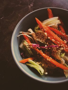 Vejetaryen asya sebze salatası Japon re bir kase servis