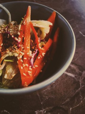 Vejetaryen asya sebze salatası Japon re bir kase servis