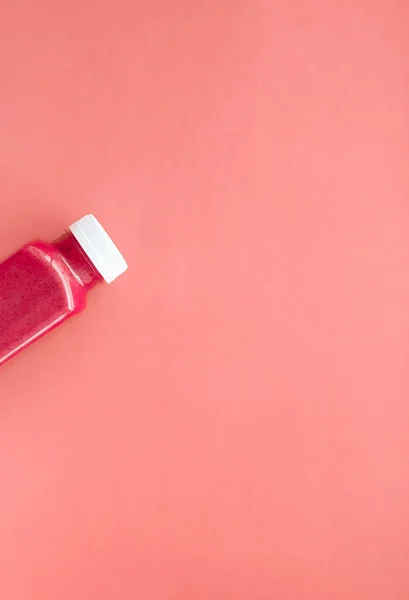 Detox superfood bottiglia di frullato di fragole per la perdita di peso pulito — Foto Stock