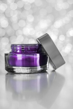 Hassas cilt için güzellik kremi, lüks kaplıca.