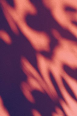 Soyut sanat, botanik gölgeler kahverengi arka planda yer alır 