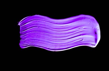 Mor Neon boya fırça inme doku siyah giriş üzerinde izole