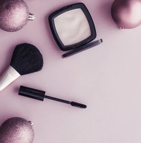 Set de produits de maquillage et cosmétiques pour la marque de beauté Christmas sal — Photo