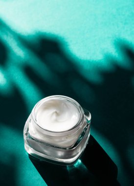 Hassas cilt için güzellik kremi, nemlendirici lüks kaplıca kooperatifi.