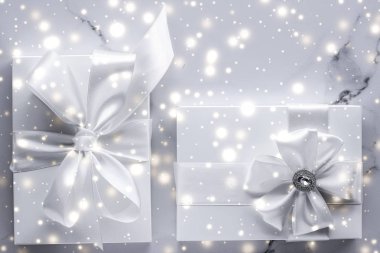 Mermer b Beyaz ipek yay ve şeritler ile lüks tatil hediyeler