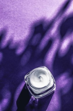 Hassas cilt için güzellik kremi, nemlendirici lüks kaplıca kooperatifi.