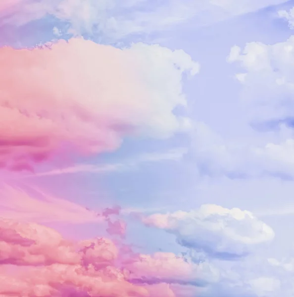 Мрійливе сюрреалістичне небо як абстрактне мистецтво, фентезійні пастельні кольори backg — стокове фото