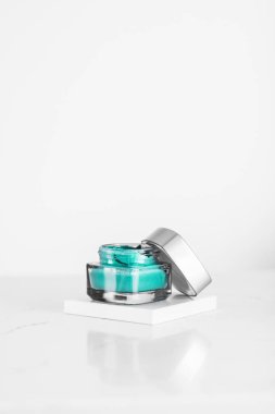 Hassas cilt için güzellik kremi, lüks kaplıca.