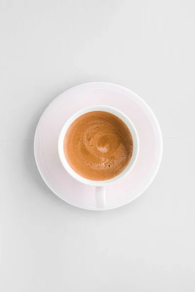 Copa de café francés caliente como bebida de desayuno, tazas flatlay en whi — Foto de Stock