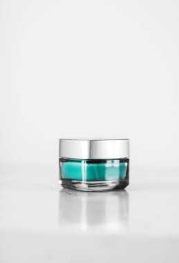 Hassas cilt için güzellik kremi, lüks kaplıca.