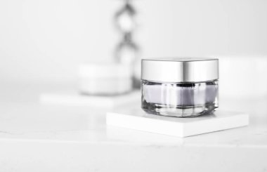 Hassas cilt için güzellik kremi, lüks kaplıca.