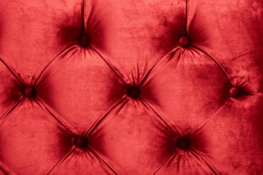 Düğmeleri ile kırmızı lüks velour kapitone kanepe döşeme, zarif 