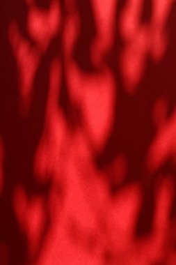 Soyut sanat, botanik gölgeler ho için kırmızı arka planda örtüşür