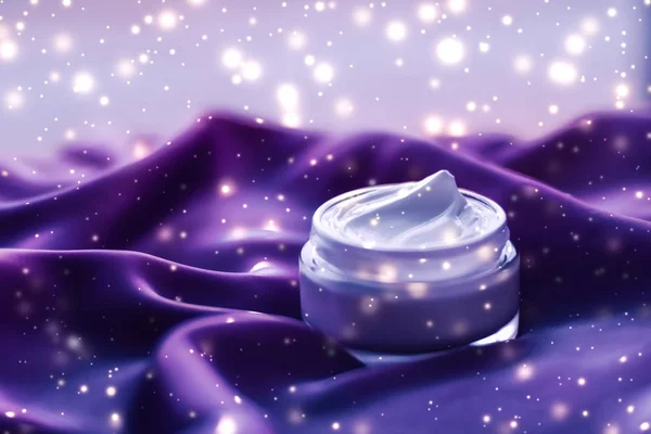 Crema mágica de la cara de la noche como crema hidratante de la piel de belleza, spa de lujo co — Foto de Stock