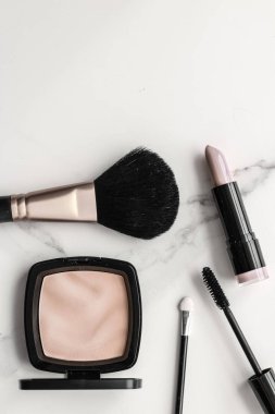 Makyaj ve kozmetik ürünleri mermer, düz arkaplan