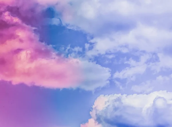 Cielo surreale sognante come arte astratta, fantasia colori pastello backg — Foto Stock