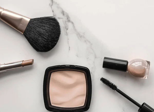Make-up and cosmetics products on marble, flatlay background — Stock Photo, Image