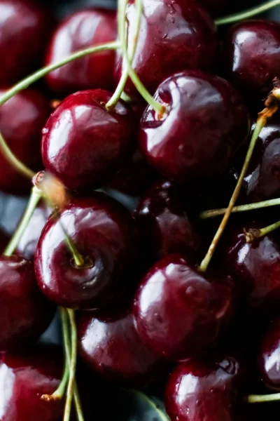 Ciliegie dolci fresche, succose bacche di ciliegia dessert di frutta come guarire — Foto Stock