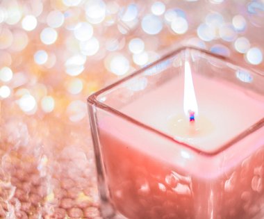 Noel 'de mercan aromalı mum ve yeni yıl ışıltısı geri tepti