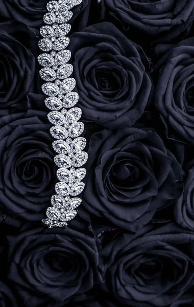 Luxury diamond jewelry bracelet and black roses flowers, love gi — Stock Photo, Image