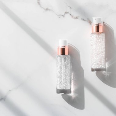 Cilt bakım serumu ve jel şişesi, nemlendirici losyon ve kaldırma 