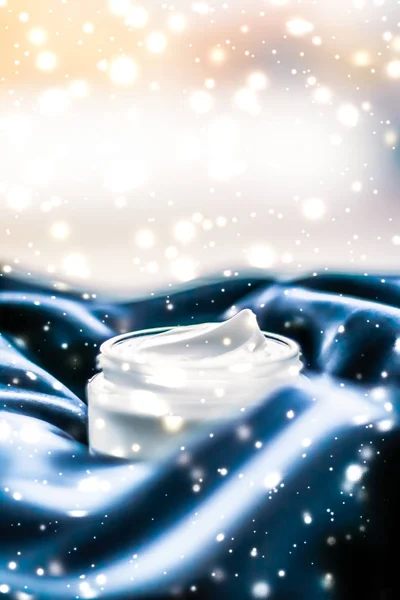 神奇的夜面霜作为美容皮肤保湿剂，豪华水疗公司 — 图库照片
