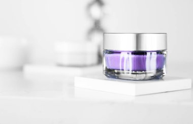 Hassas cilt için güzellik kremi, lüks kaplıca.