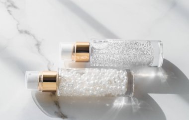 Cilt bakım serumu ve jel şişesi, nemlendirici losyon ve kaldırma 