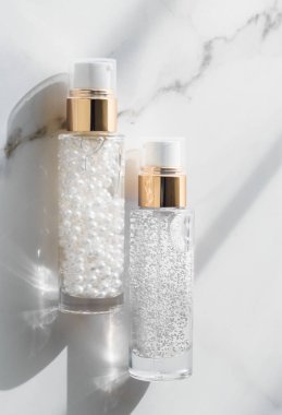 Cilt bakım serumu ve jel şişesi, nemlendirici losyon ve kaldırma 