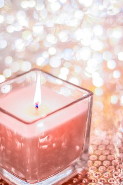 Noel 'de mercan aromalı mum ve yeni yıl ışıltısı geri tepti