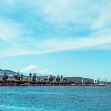 Deniz kıyısındaki güzel manzara, seyahat arka planı