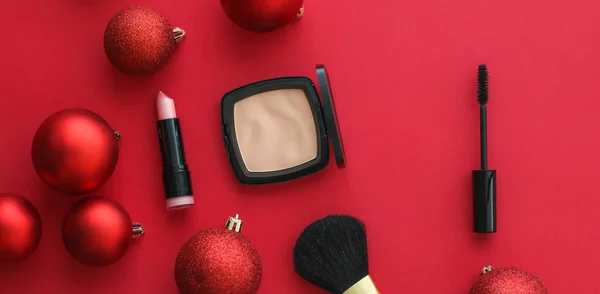 Zestaw kosmetyków i makijażu dla marki urody Christmas sal — Zdjęcie stockowe